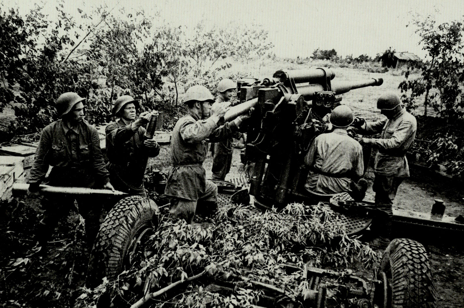 Первое нападение. Сталинградская битва август 1942. Битва на Волге 1942. 1077 Зенитно-артиллерийский полк ПВО Сталинград.