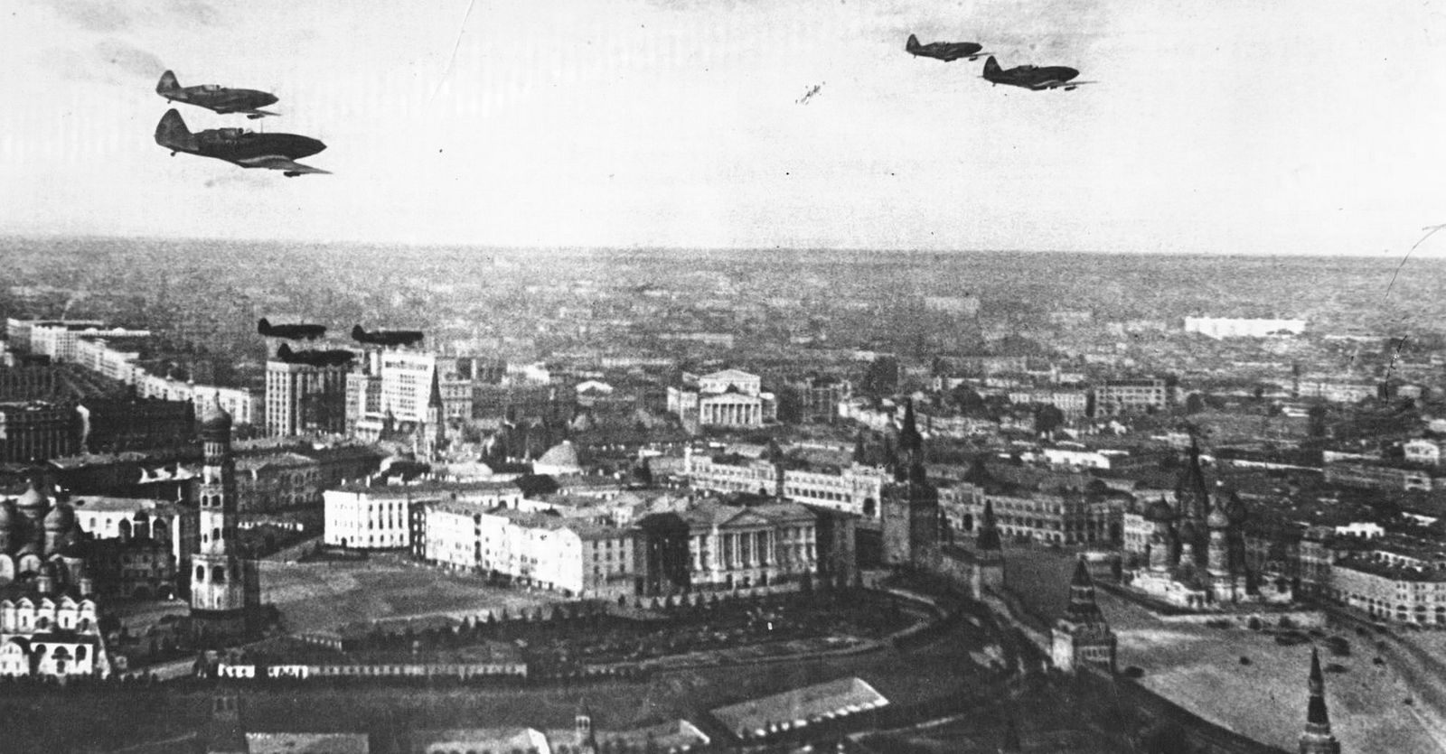 фото замаскированного кремля во время войны