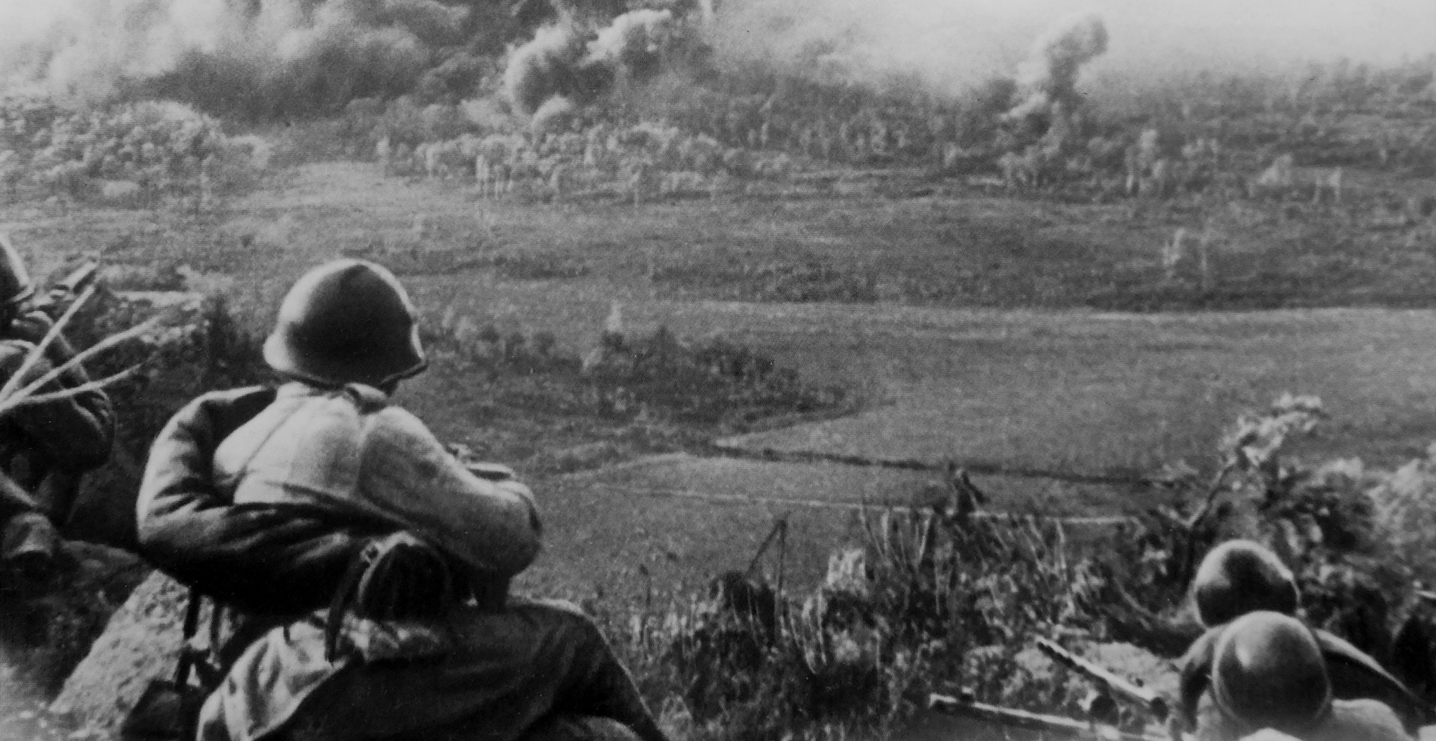 Soviet soldiers watching the shelling of Japanese positions