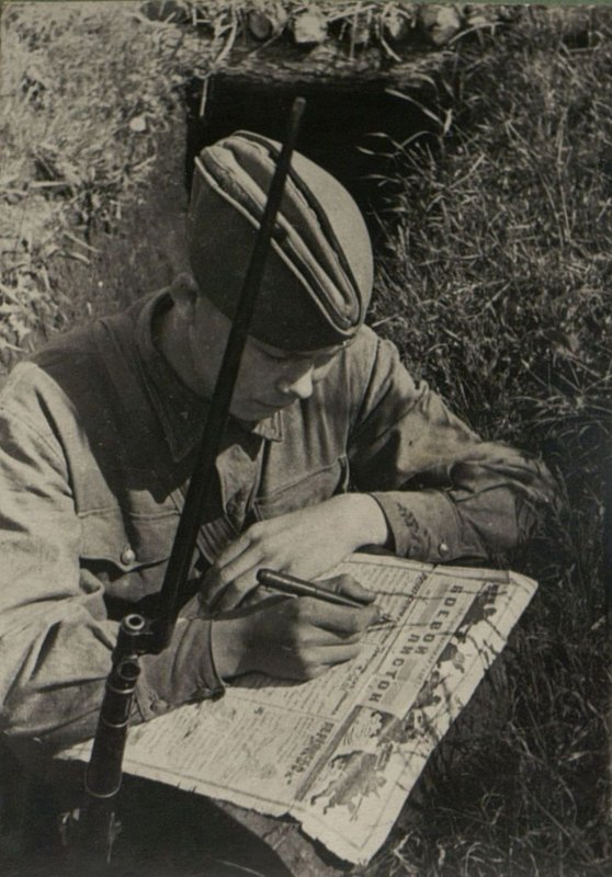 Image: Komsomol organizer Nikolaev issues a combat leaflet