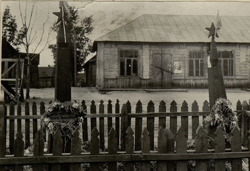 Фотография: Могилы расположены на Восточной окраине деревни Нежим, Любаньского района, Бобруйской области