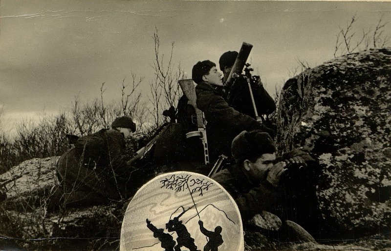 Фотография: Минометный расчет старший сержанта Фокина 1 минометной роты на огневой позиции 1 стрелкового батальона (10.10.44 г.)