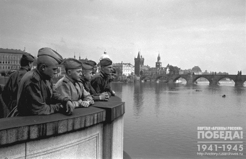 Soviet soldiers on the bridge over  Vltava river