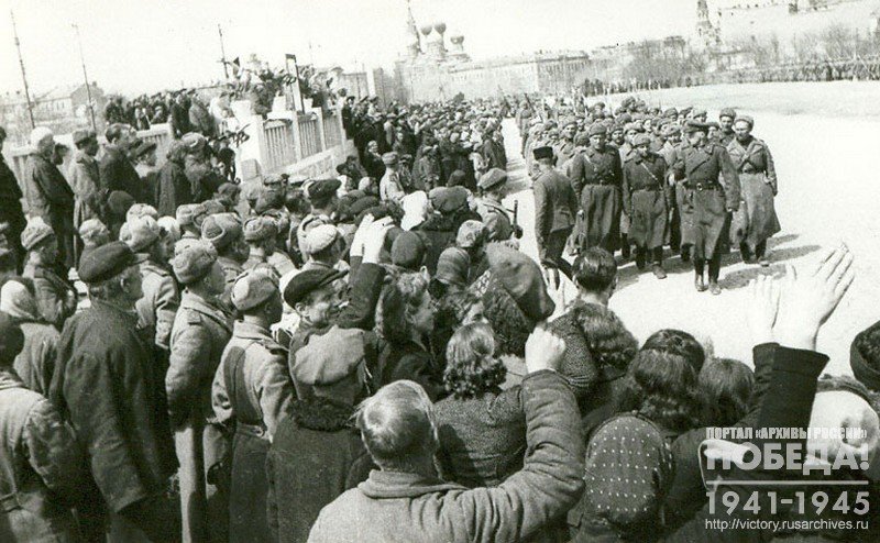 Residents of liberated Odessa welcome the Soviet soldieries
