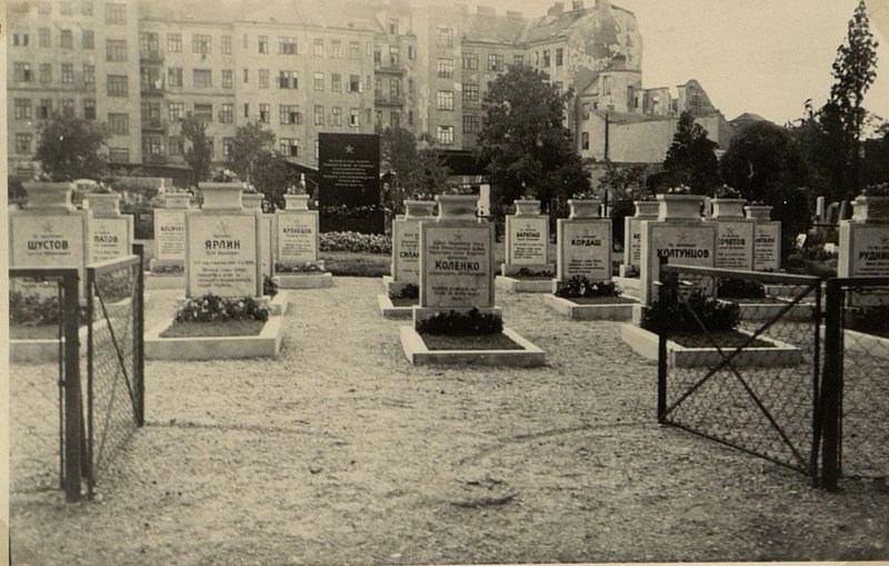 Фотография: Воинское кладбище (10 район)