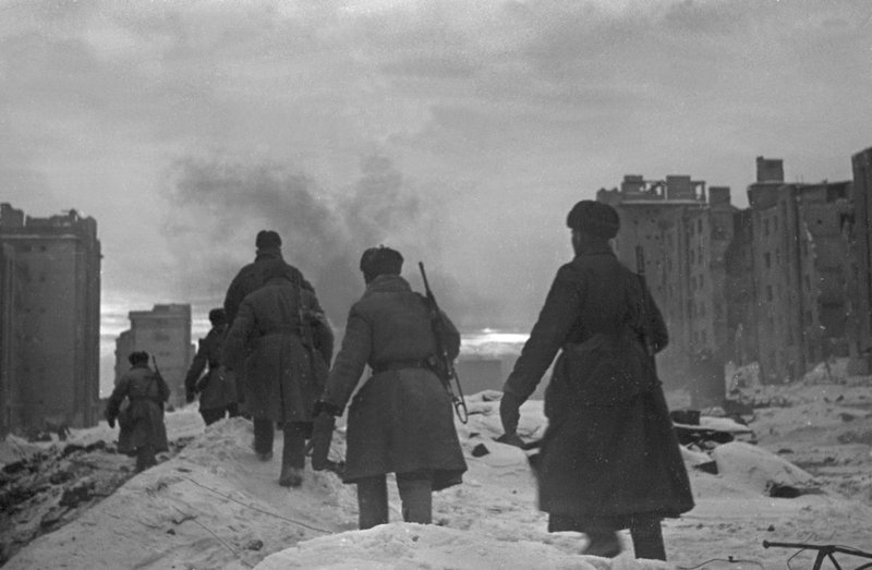 Recon group goes on a mission. Stalingrad