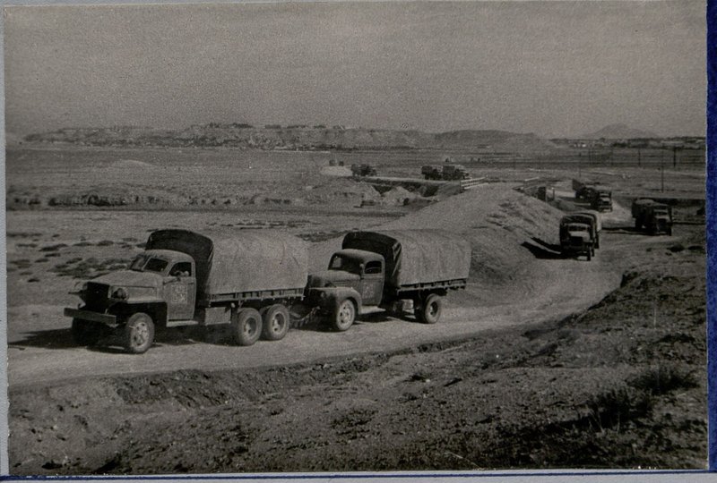 Фотография: Альбом "История 28 автомобильного полка, 1943-1944 гг."