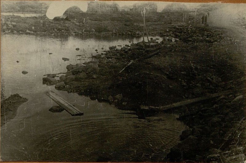 Image: The Zapadnaya Litsa river forced by tanks in the area of the square. 0264