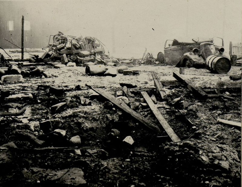 Фотография: Разбитая техника противника на улицах г. Кенигстрелкового батальонарга