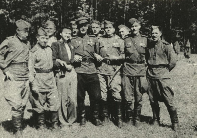 Group photo (12 people). Scouts of the 408th reconnaissance company of the 336th rifle division
