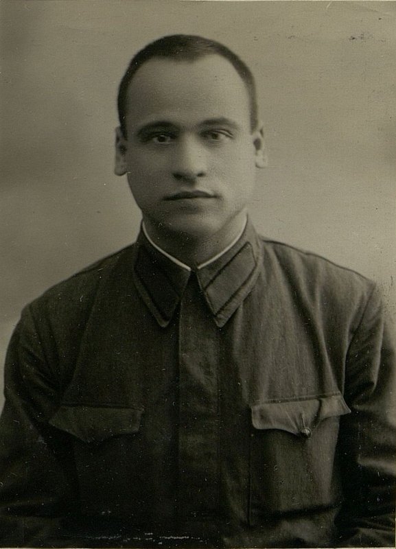 Фотография: Старший политрук Акулич С.С. начальник клуба. Посмертно награжден медалью "За боевые заслуги". Погибший героически при выполнении боевого задания с 1 механизированной монтажной колонной (ММК)