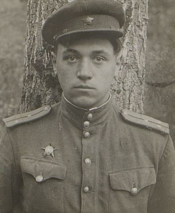 Фотография: Начальник авиационной технологической системы батальона Старший лейтенант Горзи[...] С.Г.