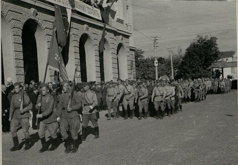 Фотография: Парад войск армии в гор. Сливен