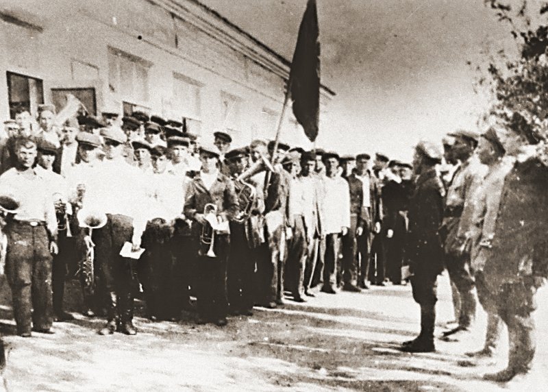 Первые проводы на фронт. п. Майский Кабардино-Балкарской АССР