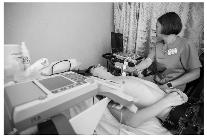 Medics from the Kursk Regional Clinical Hospital are conducting outreach examinations of refugees from border areas at temporary accommodation sites in the region.