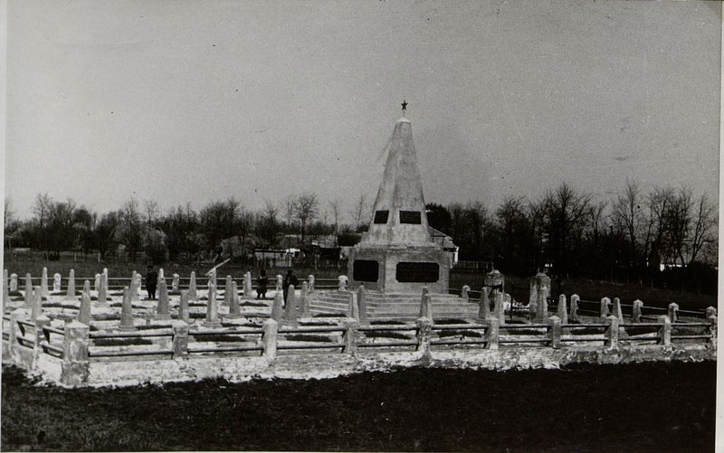 Фотография: д. Сенд. Воинское кладбище