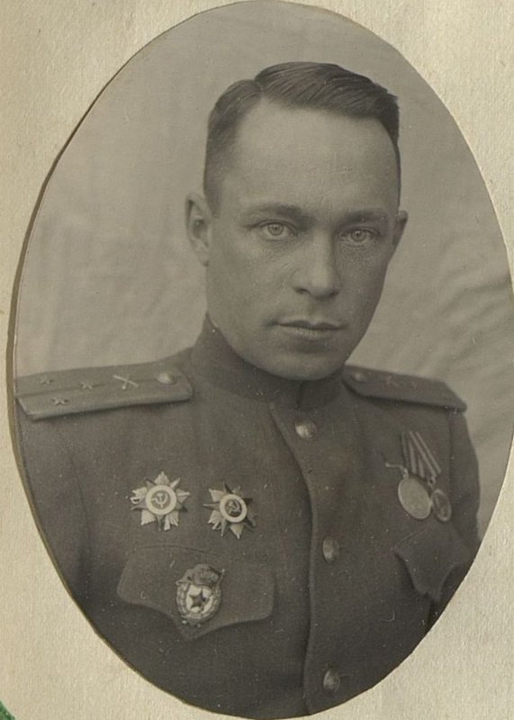 Image: Commander of the 1st battery, guards senior lieutenant Ryabchikov