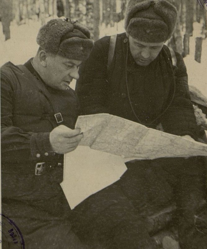 Image: Colonel Baryshnikov and Colonel Kuznetsov discuss the battle plan for Dubovik