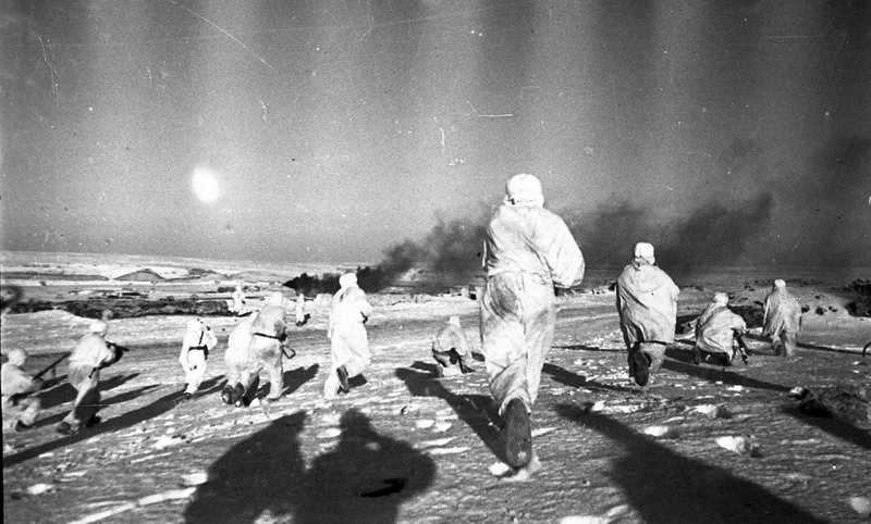 Soldiers fighting in one of the settlements northwest of Stalingrad