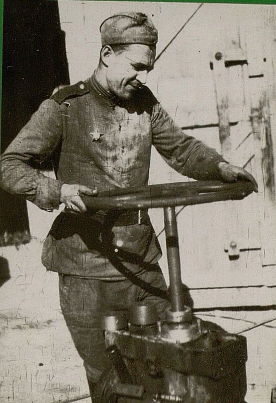 Image: Red Army soldier Burakov Boring of cylinders of a block of trophy machines