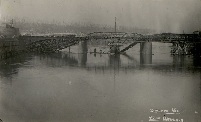 Фотография: Общий вид восстановленного моста через реку Старая Варта. (вид с верховой стороны)