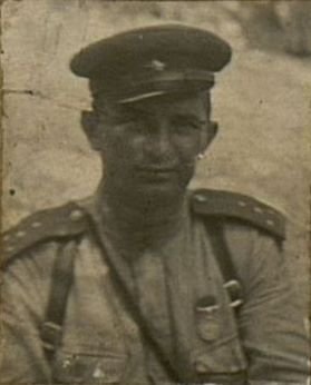 Фотография: Нач. ПФС полка капитан интендантской службы Харин М.А. награжд. медалью "За боевые заслуги".