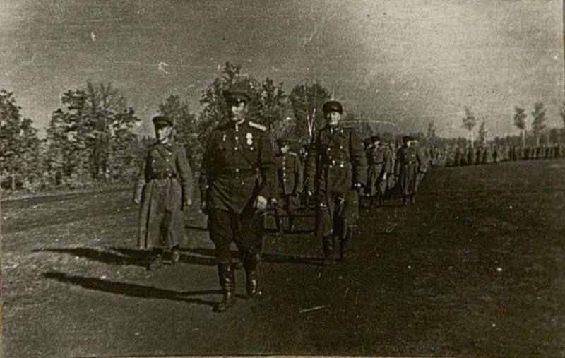 Image: Soldiers of Lieutenant Colonel t. Vartanyan are passing by