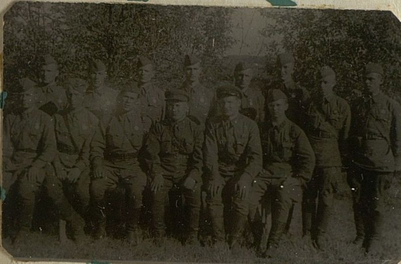 Фотография: Группа награжденных за отличные боевые действия в борьбе с немецкими оккупантами