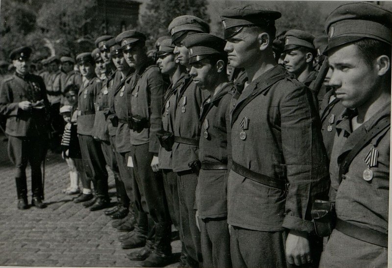 Фотография: Вручение медалей "За победу над Германией в Великой Отечественной войне 1941-45 г.г." болгарским войскам