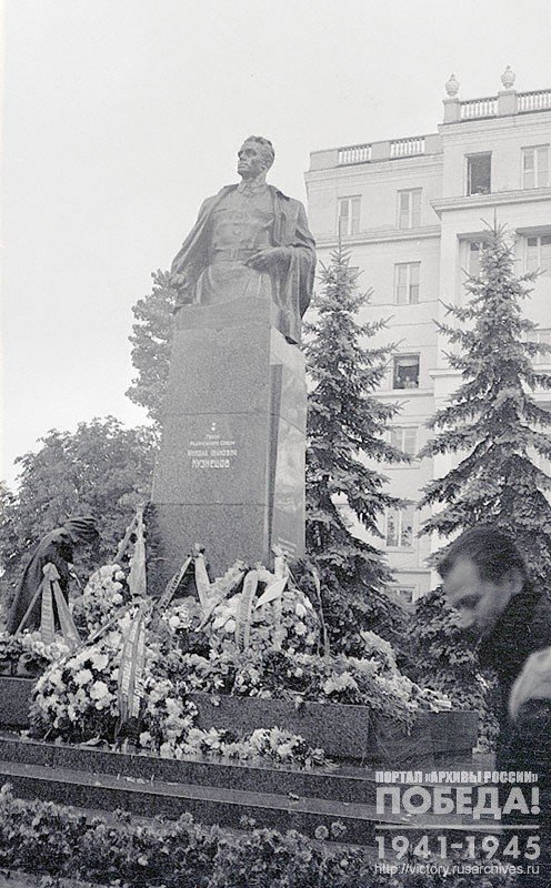 Памятник партизану-разведчику Герою Советского Союза Н.И. Кузнецову