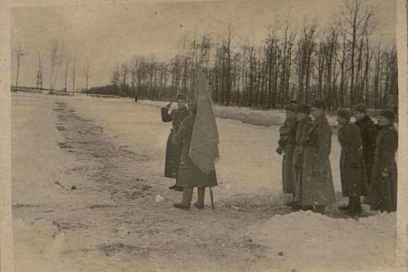 Фотография: Вручение Красного Знамени