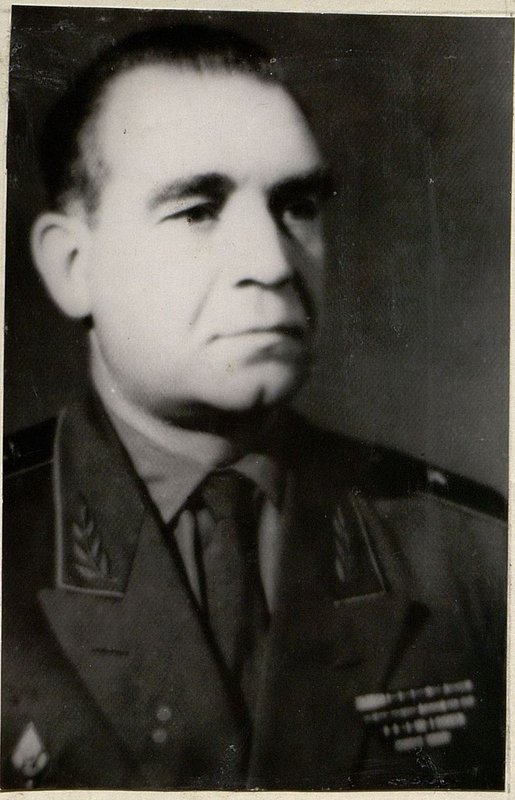 Фотография: Бывший Начальник штаба полка 1944-46 гг., в последствии генерал-лейтенант артиллерии Матвеев А.И., ныне генерал-полковник артиллерии, начальник артиллерийской академии