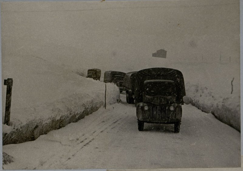 Фотография: Альбом "История 28 автомобильного полка, 1943-1944 гг."