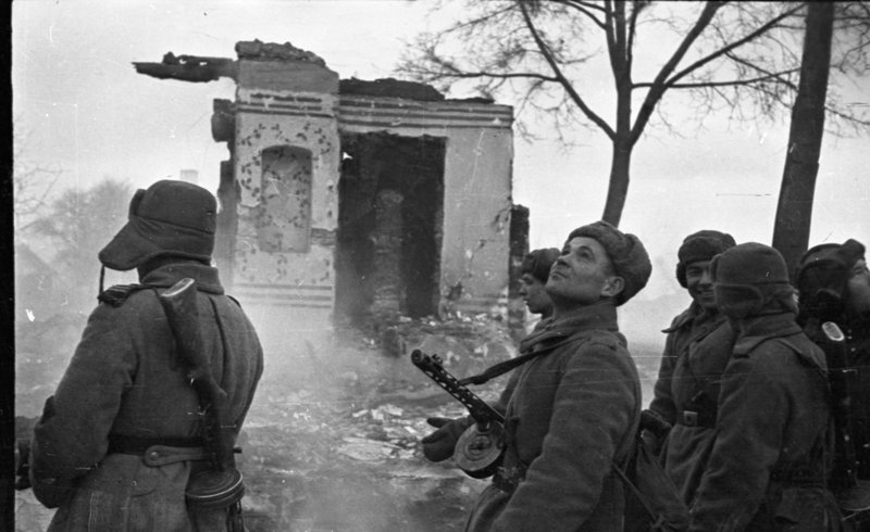 «Калининский фронт. В освобождённом Ржеве.»