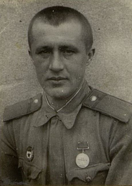 Фотография: Гвардии ефрейтор Мишанов В.В. 1 мин. рота наводчик
