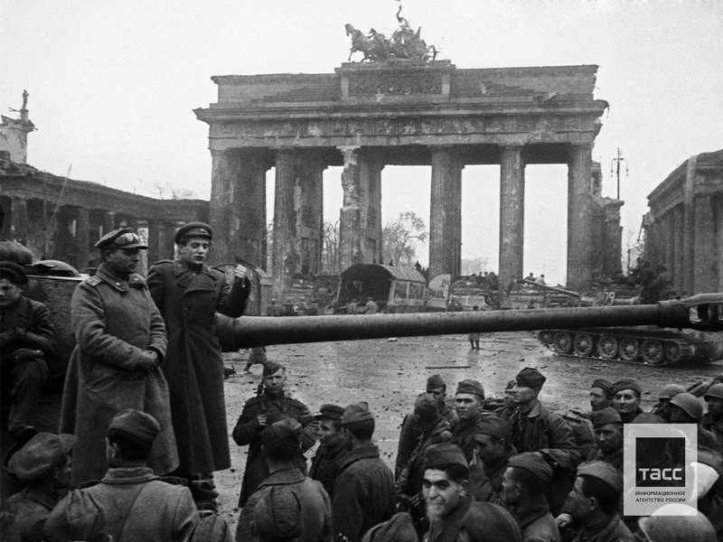 Poet Yeugeniy Dolmatovskiy (standing on a tank on the right) during a speech to Soviet soldiers at a rally at the Brandenburg Gate after the capture of Berlin