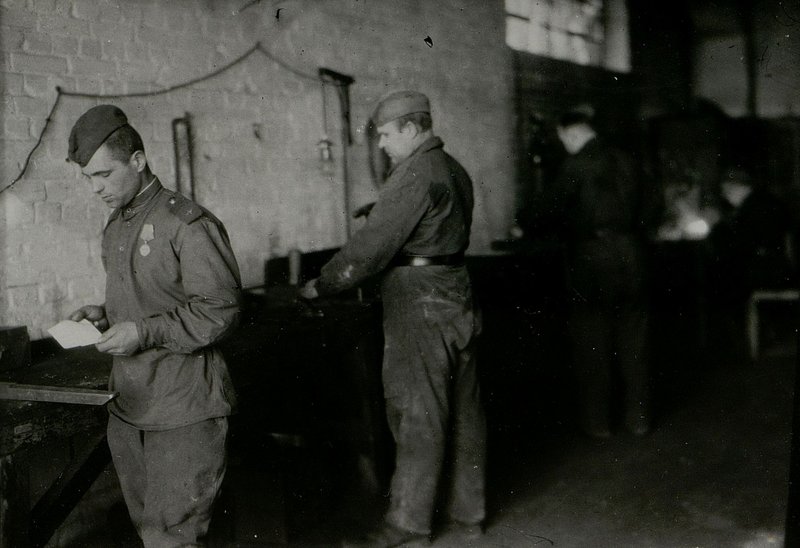 Фотография: История 6 подвижной авиаремонтной базы