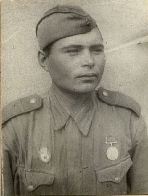 Фотография: Гвардии ефрейтор Щербинин В.Л. 1 пуль. рота, наводч. ст. пулеметчик