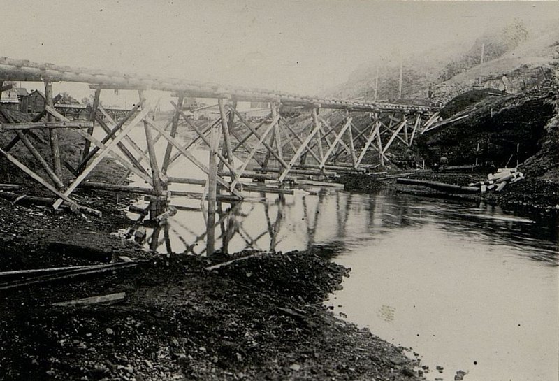 Image: Construction of a concrete conveyor overpass