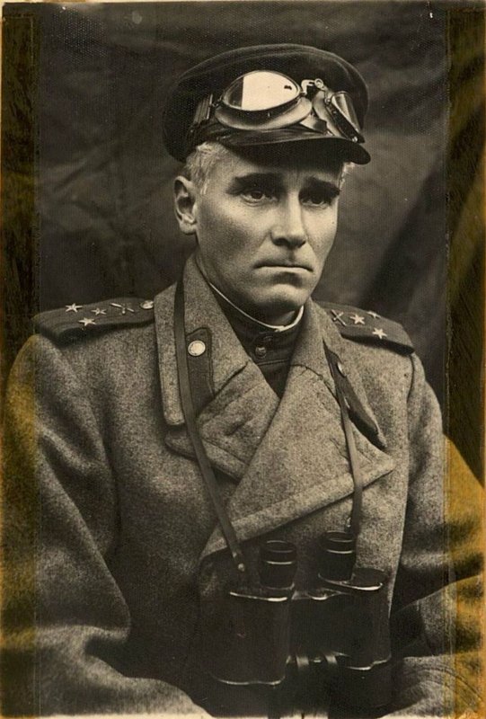 Фотография: Командующий артиллерией 10 ГВСБК (гвардейского стрелкового батальона ) - гвардии полковник Михайлов