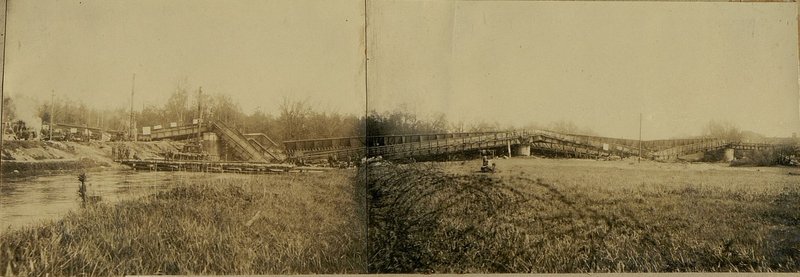 Фотография: Общий вид разрушенного железнодорожной моста через реку Нейсе у г. Губен