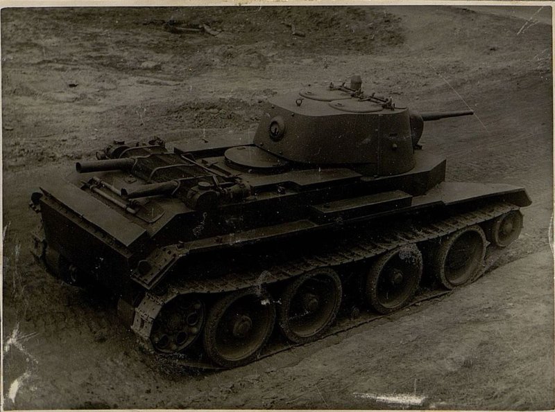 Фотография: Лёгкий танк БТ-7М