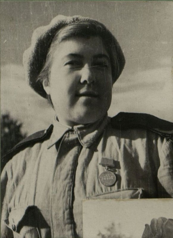 Фотография: Комсомол в авангарде