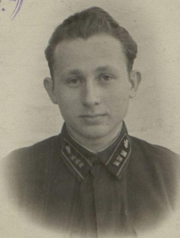 Image: The commander of the tank "T-34" Senior Lieutenant Zeldovich M.Z.