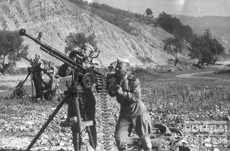 Junior sergeant Belousov’s  anti-aircraft machine guns defending the military road