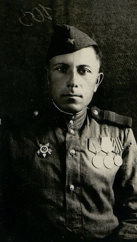 Фотография: Старший Сержант Александр Иванович Першин, член Всесоюзной Коммунистической партии большевиков
