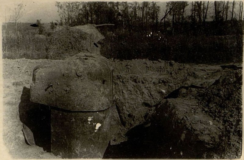 Фотография: ДОТ (бронированный колпак) д. Дудино. Вид стрелкового батальонаоку