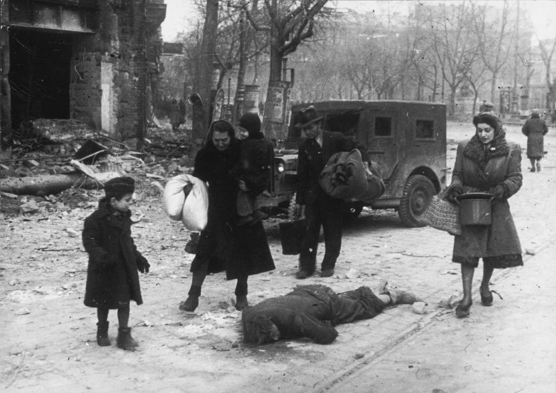 Возвращение беженцев. Берлин