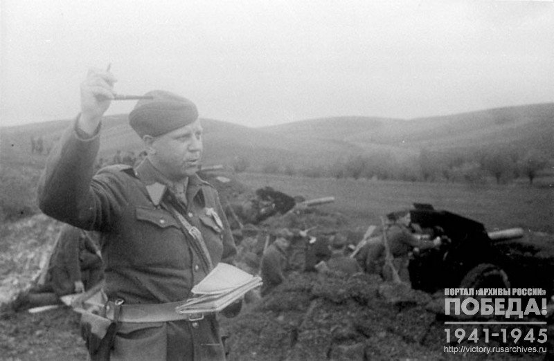 The artillery of the Czechoslovak Corps is firing at the enemy. In the foreground, the commander of the Artillery battalion, order bearer Ya. Novak