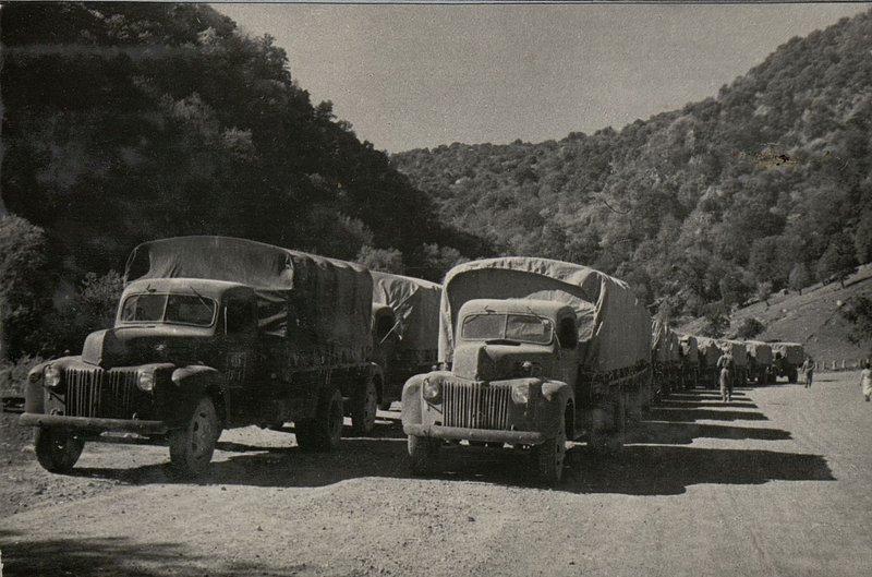 Фотография: Альбом "История 28 автомобильного полка, 1943-1944 гг."